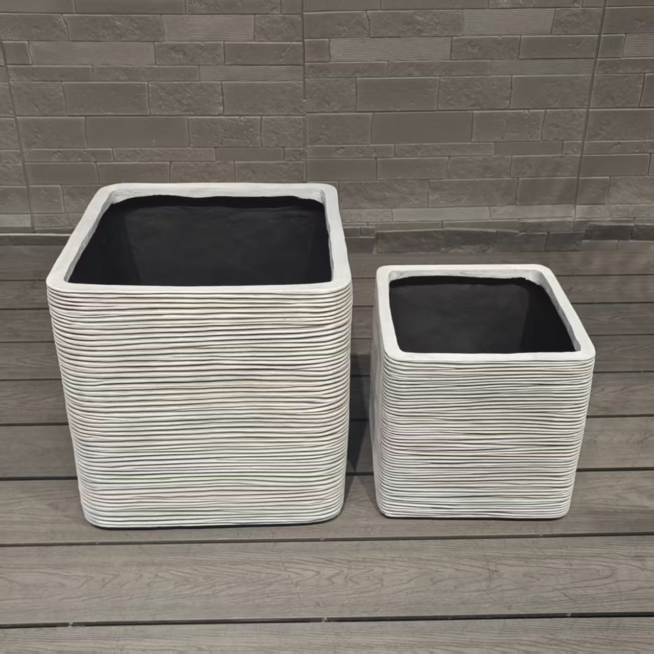 Blog perusahaan terbaru tentang Pot Bunga: Merajut Impian Alami dengan Garis