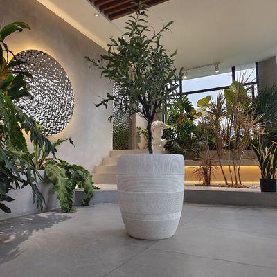 Beli Tekstur Fiber Clay Planter Bulat Tangan Diukir untuk Dekorasi Indoor / Outdoor online manufacture