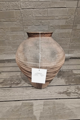 Beli Stylish Modern Fiber Clay Planter with Frost Resistant Character and Textured Surface online manufacture