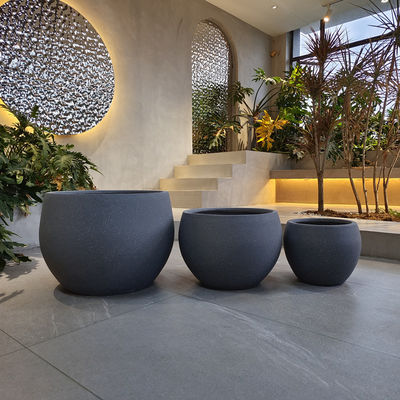 Koleksi Fiber Clay Planter yang awet dan stylish untuk restoran