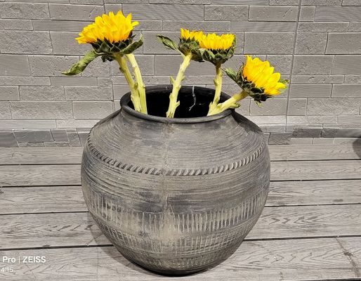 Dekorasi dalam ruangan Fiber Clay Planter Hand Carve Finishing With Charcoal Oven / Warmer Camping Burners Heater / Barbecue